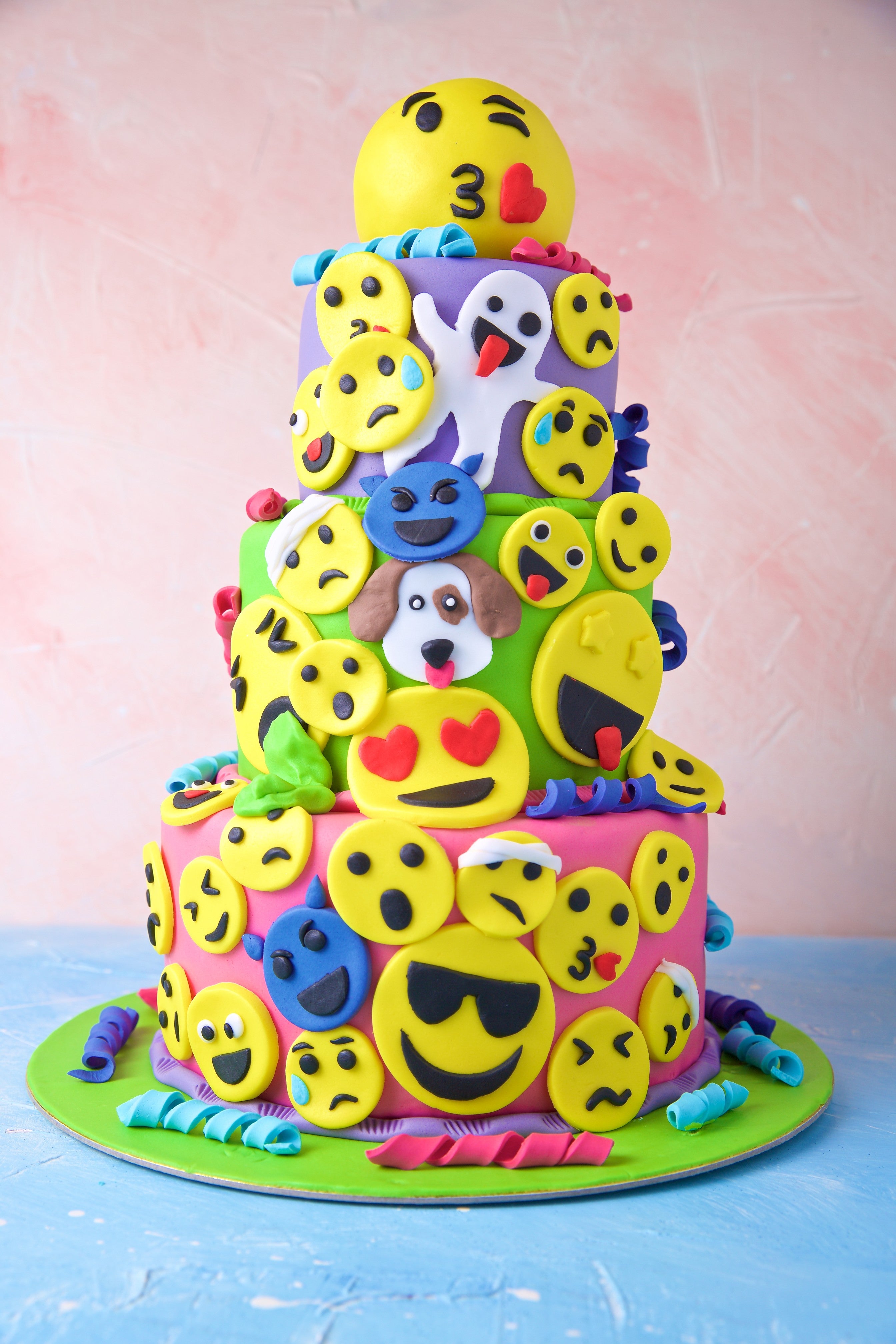 Emoji cake designs/ Emoji Birthday cake design /Emoji cake ideas. - YouTube